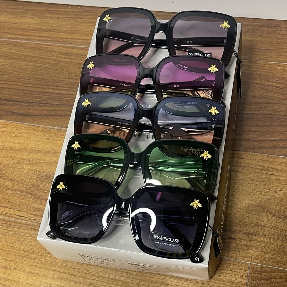 ****BULK SUNGLASSES NEVER WORN****